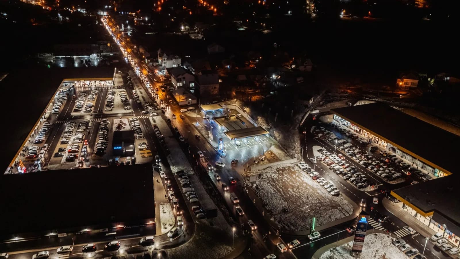 Zanatlijska noću — oba objekta